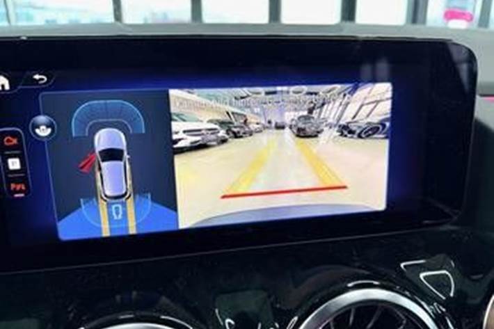 Sort Mercedes EQA 250 fra 2024