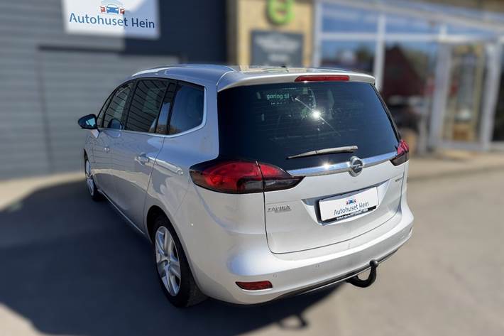 Sølv Opel Zafira Tourer fra 2016