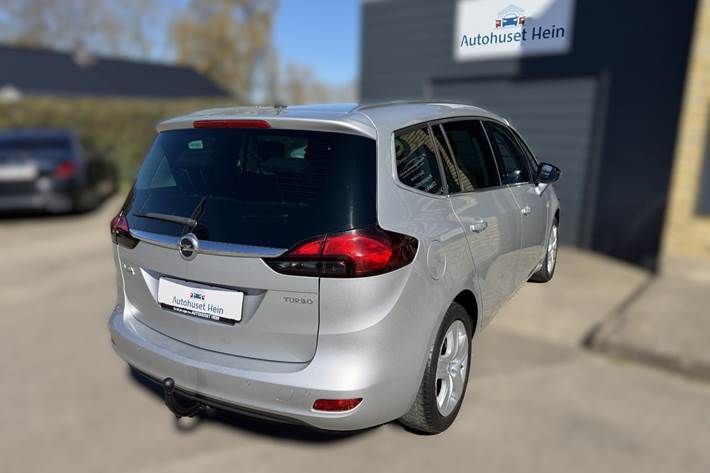 Sølv Opel Zafira Tourer fra 2016