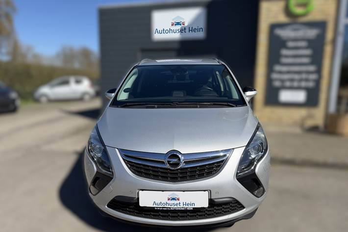 Sølv Opel Zafira Tourer fra 2016