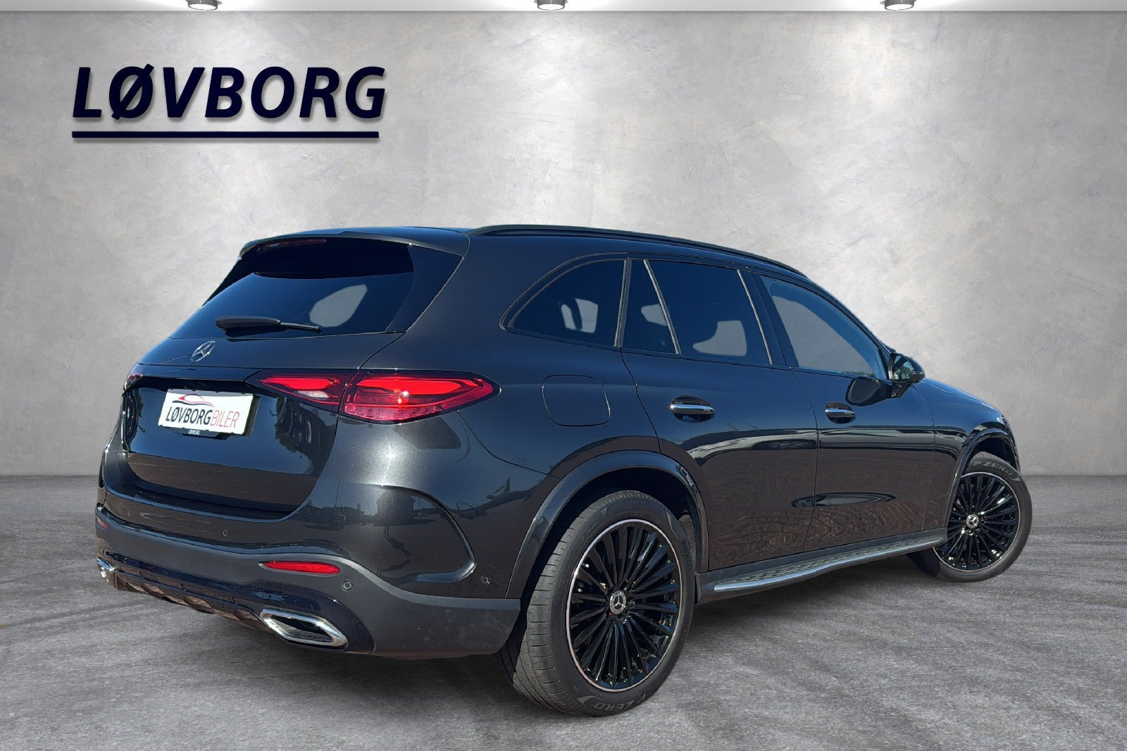 Grå Mercedes GLC220 d fra 2023