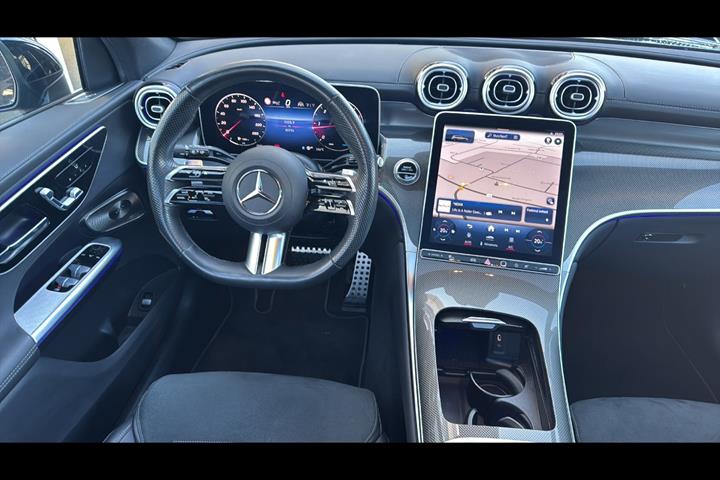 Grå Mercedes GLC220 d fra 2023