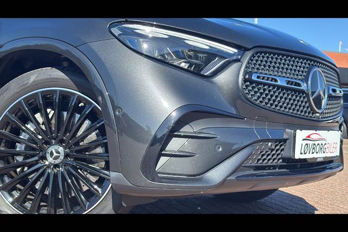 Grå Mercedes GLC220 d fra 2023