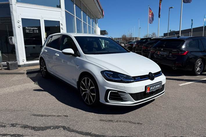 Hvid VW Golf VII fra 2020