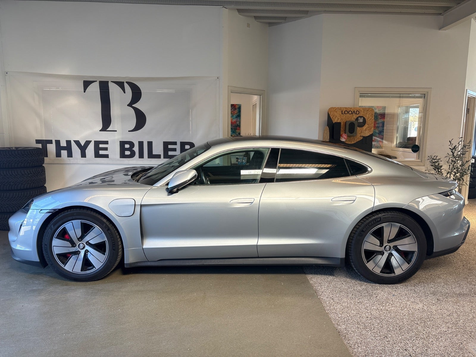 Sølv Porsche Taycan 4S fra 2021