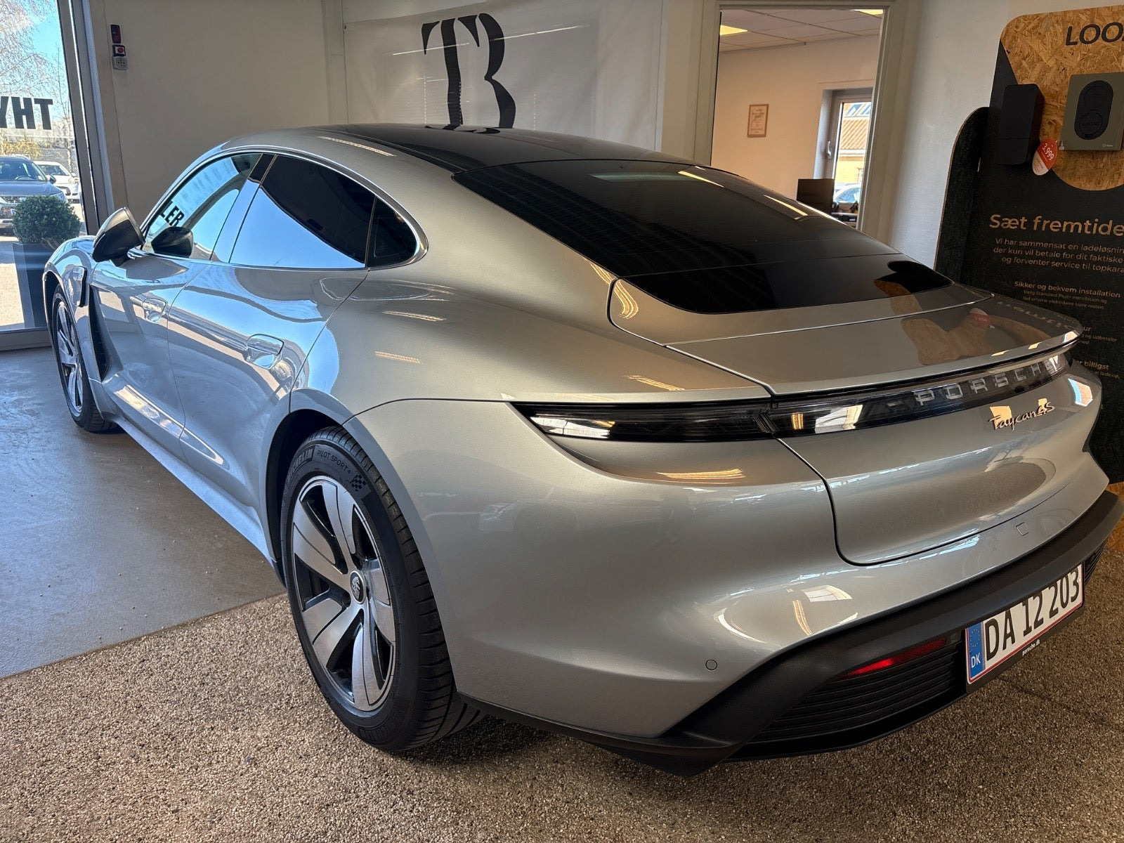 Sølv Porsche Taycan 4S fra 2021