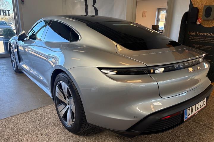 Sølv Porsche Taycan 4S fra 2021