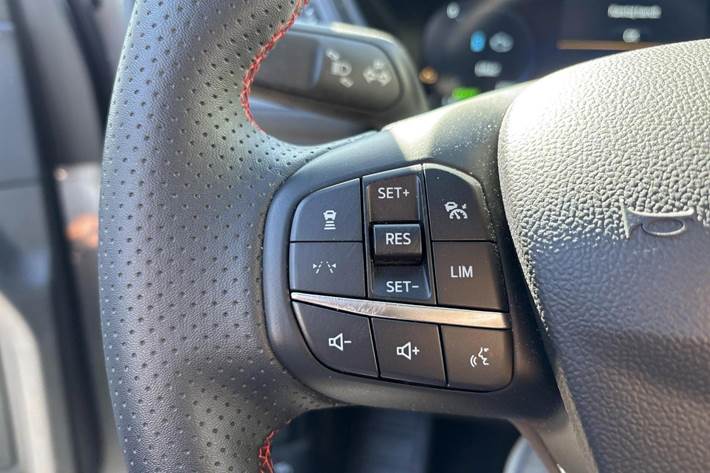Sølv Ford Kuga fra 2024
