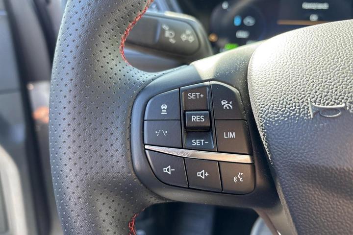 Sølv Ford Kuga fra 2024