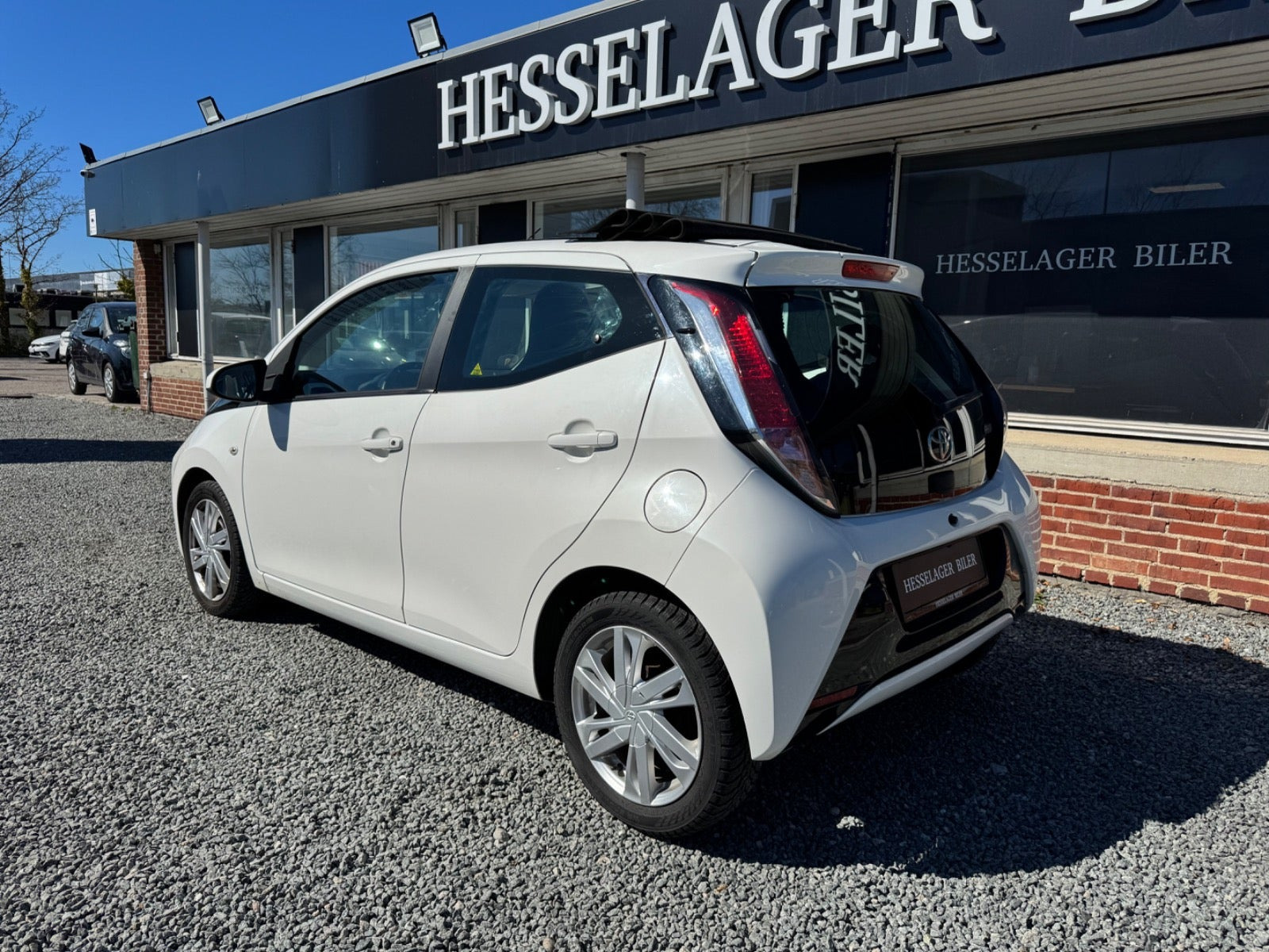 Hvid Toyota Aygo fra 2015