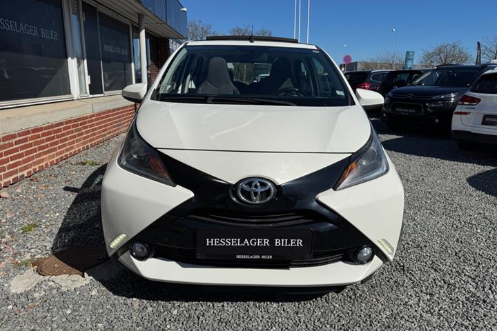Hvid Toyota Aygo fra 2015