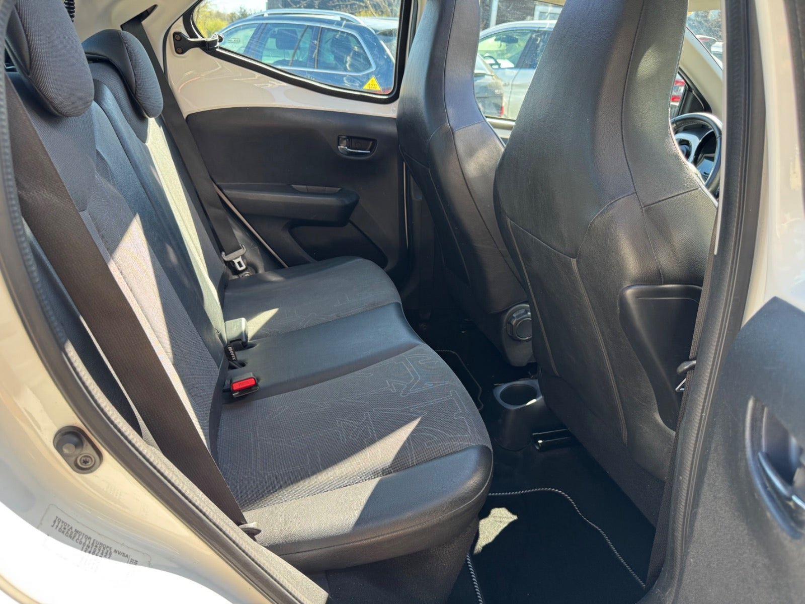 Hvid Toyota Aygo fra 2015