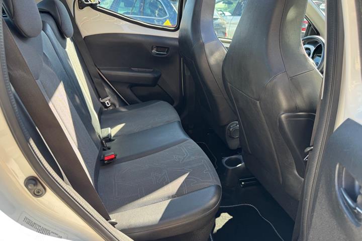 Hvid Toyota Aygo fra 2015