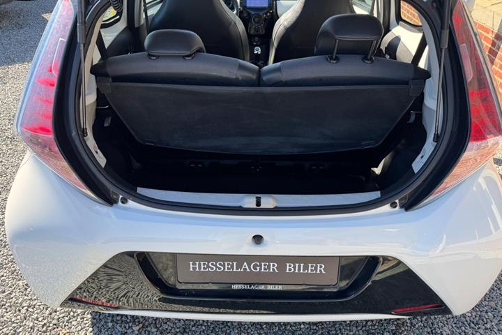 Hvid Toyota Aygo fra 2015
