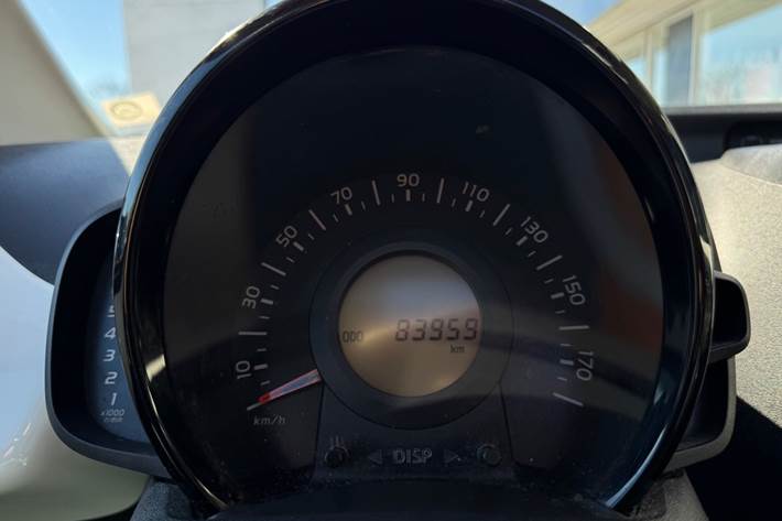 Hvid Toyota Aygo fra 2015