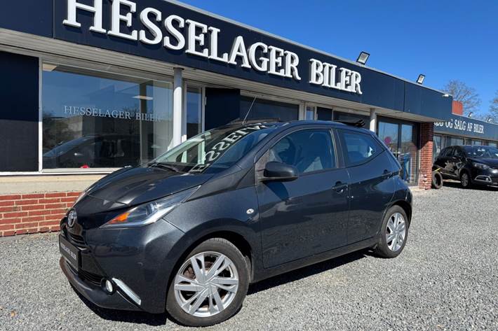 Grå Toyota Aygo fra 2015