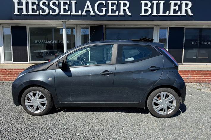 Grå Toyota Aygo fra 2015