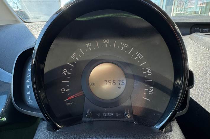 Grå Toyota Aygo fra 2015