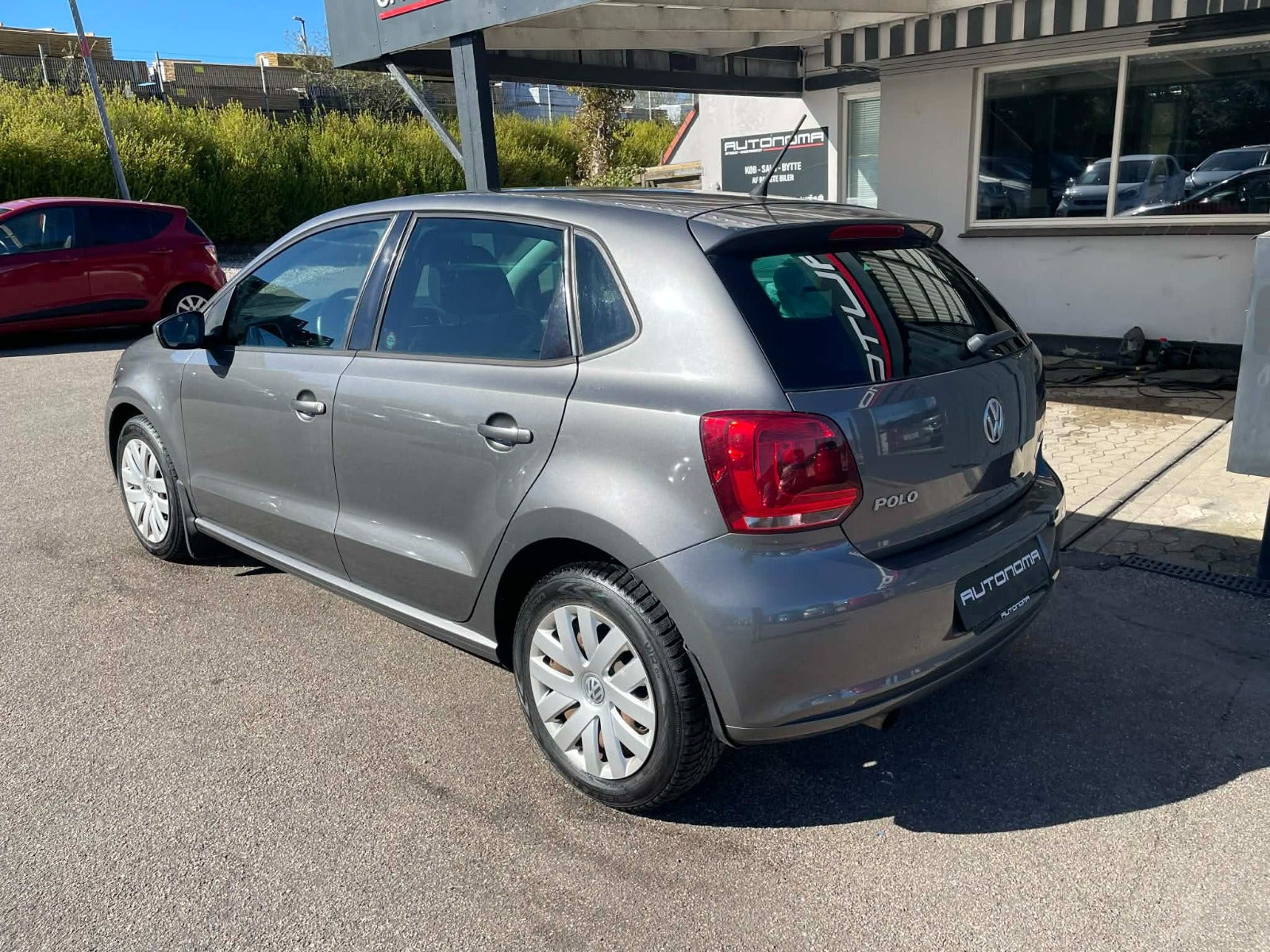 Grå VW Polo fra 2011