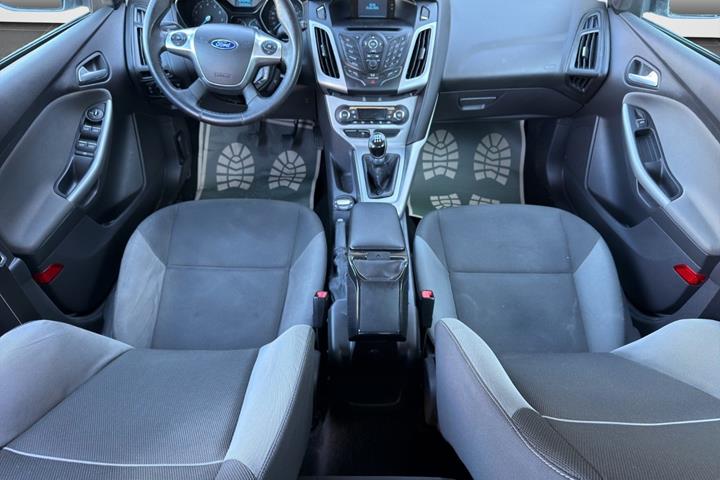 Grå Ford Focus fra 2013