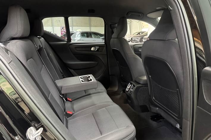 Sort Volvo XC40 fra 2023