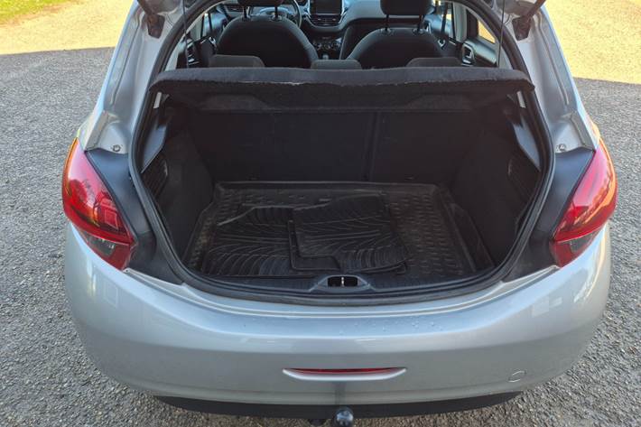 Grøn Peugeot 208 fra 2017