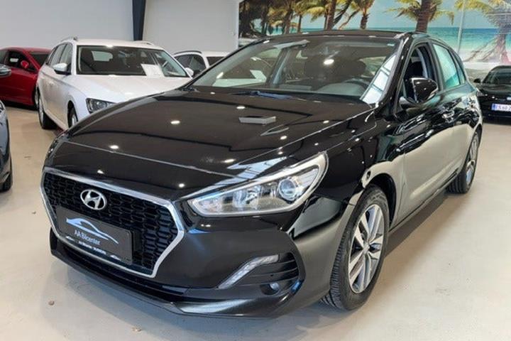 Sort Hyundai i30 fra 2018 set udefra