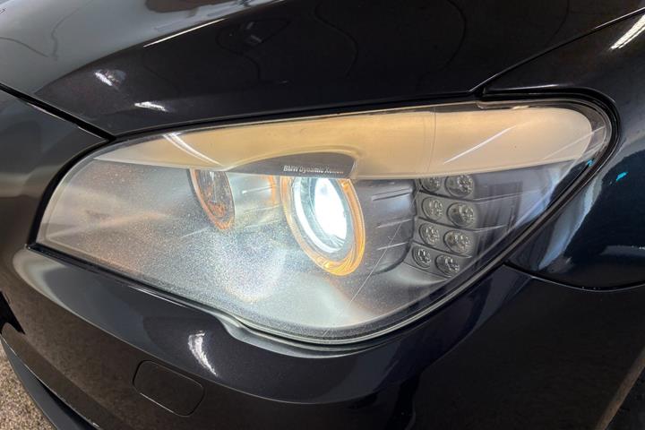 Grå BMW 730d fra 2010