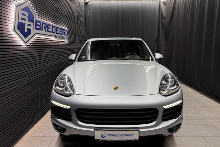 Sølv Porsche Cayenne fra 2017