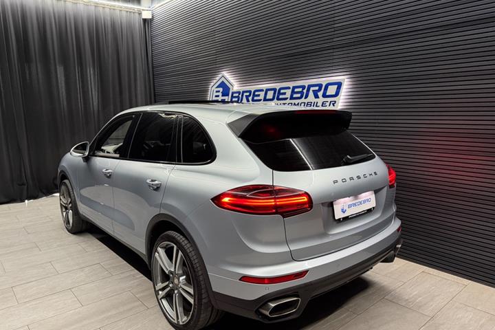Sølv Porsche Cayenne fra 2017