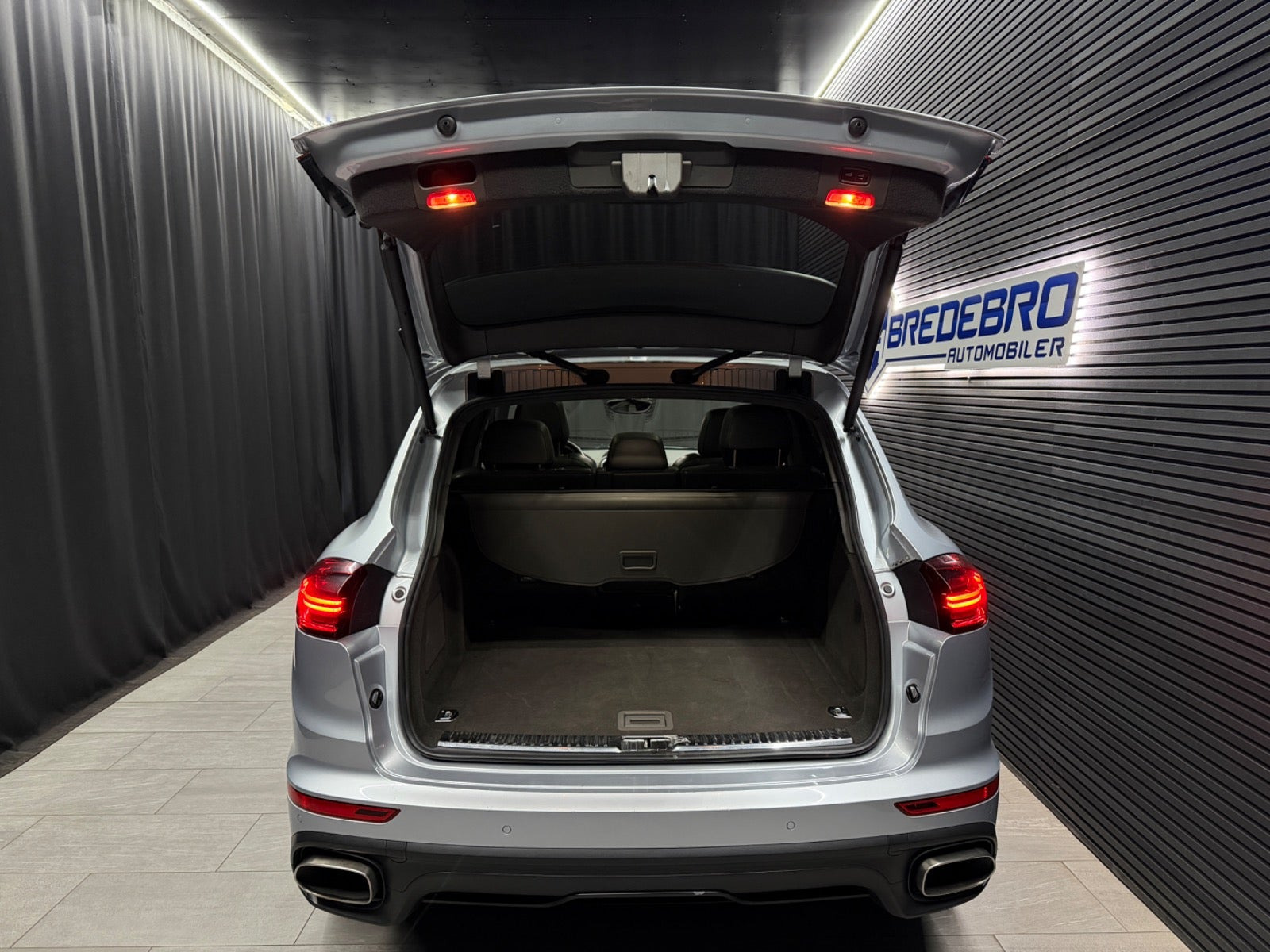 Sølv Porsche Cayenne fra 2017