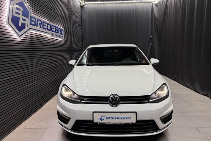 Hvid VW Golf VII fra 2015