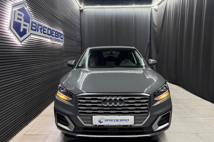Grå Audi Q2 fra 2018