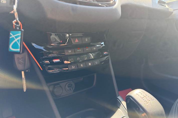 Sort Peugeot 208 fra 2018