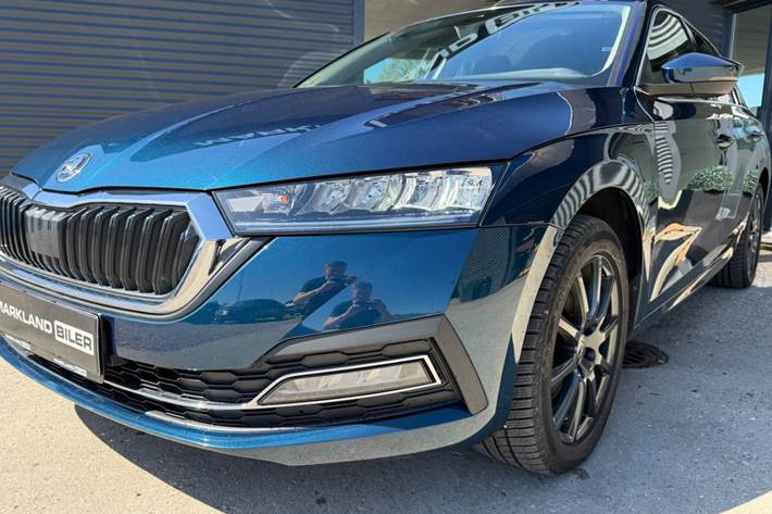 Blå Skoda Octavia fra 2021