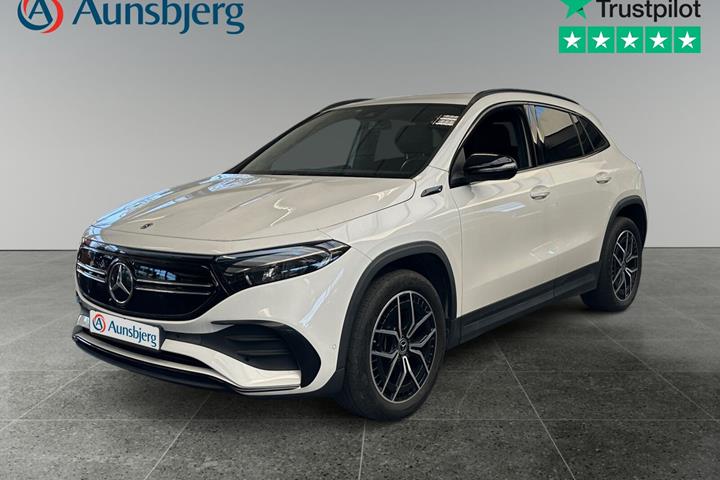 Hvid Mercedes EQA250+ fra 2022 set udefra