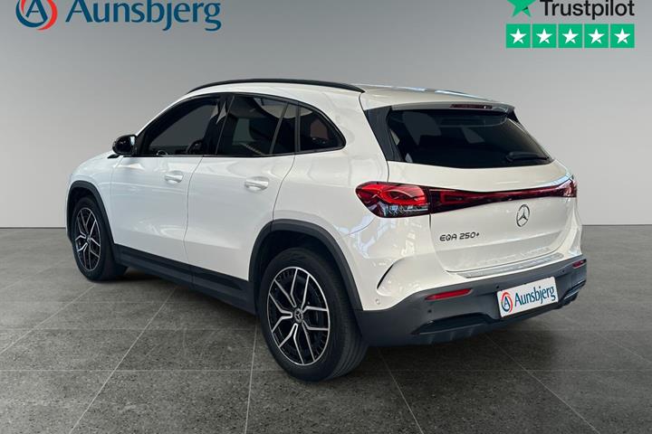 Hvid Mercedes EQA250+ fra 2022