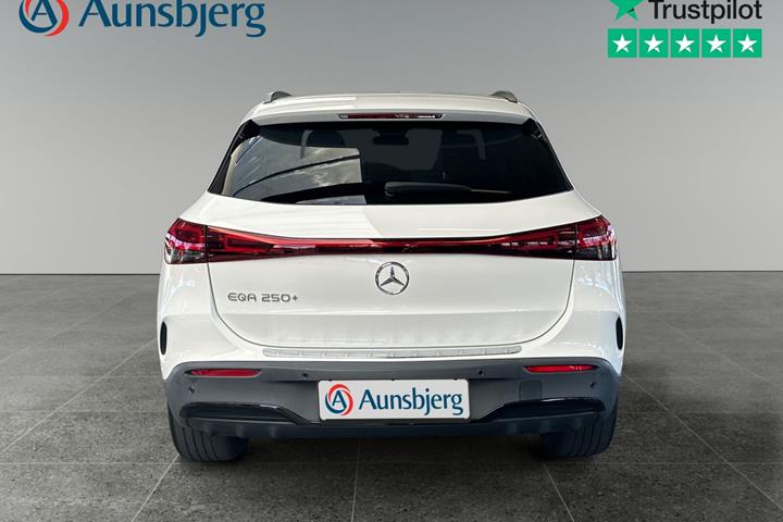 Hvid Mercedes EQA250+ fra 2022