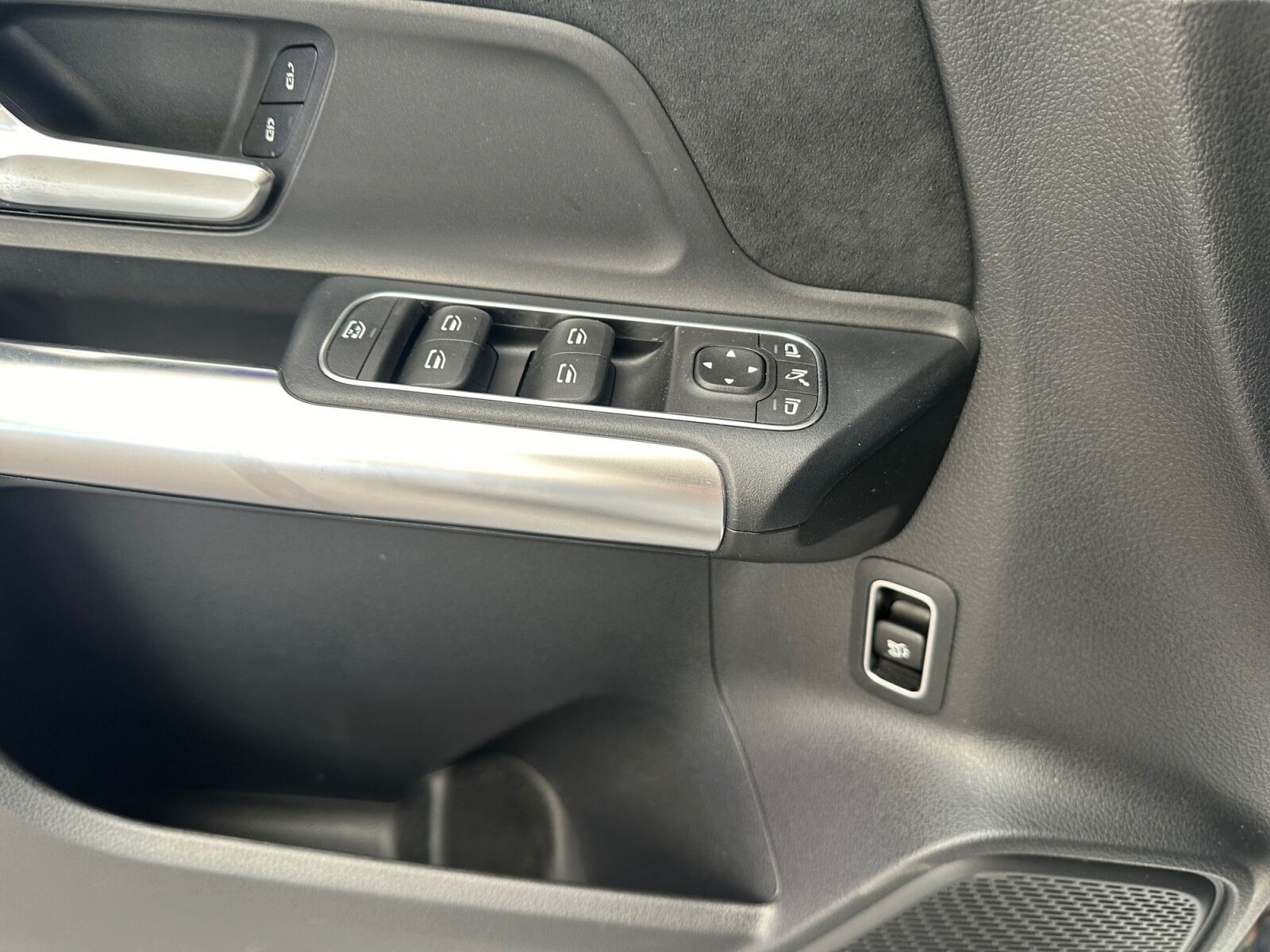 Hvid Mercedes EQA250+ fra 2022