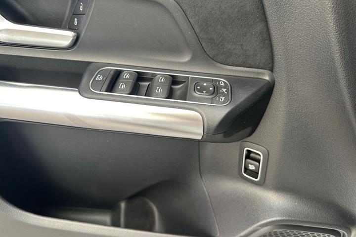 Hvid Mercedes EQA250+ fra 2022