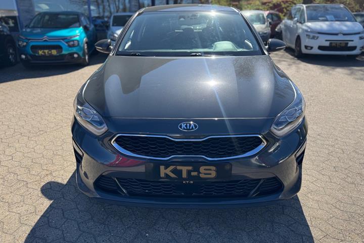 Grå Kia Ceed fra 2019