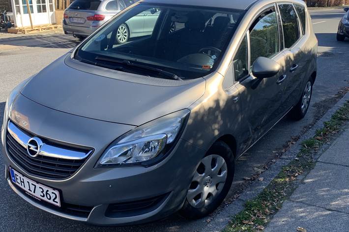 Brun Opel Meriva fra 2014
