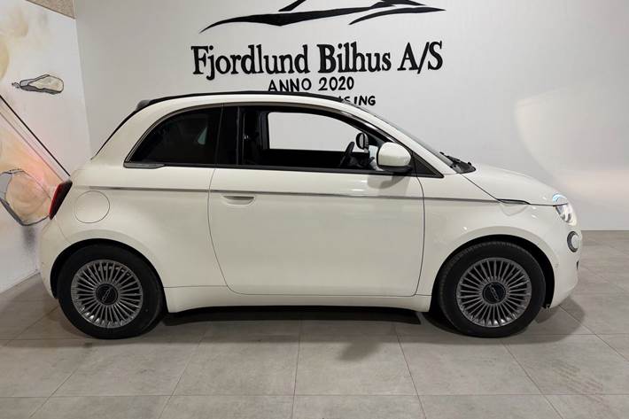 Hvid Fiat 500e fra 2023