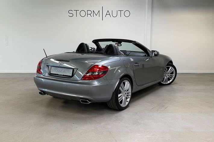 Sølv Mercedes SLK350 fra 2010