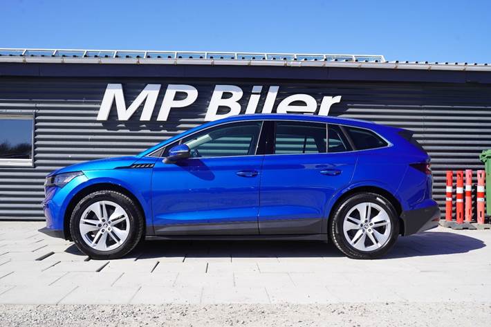 Blå Skoda Enyaq fra 2023