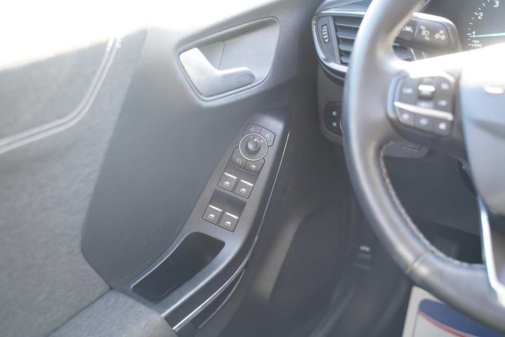 Grå Ford Puma fra 2021