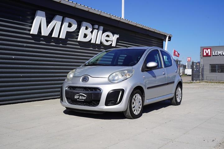 Sølv Citroën C1 fra 2013 set udefra