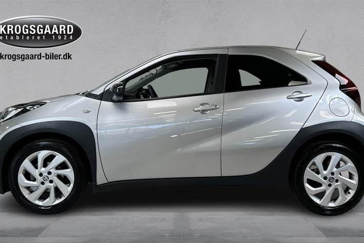 Sølv Toyota Aygo X fra 2023