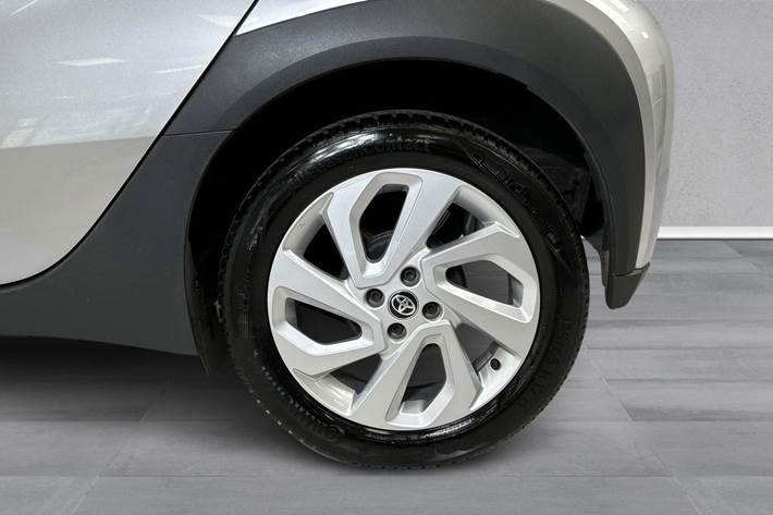 Sølv Toyota Aygo X fra 2023