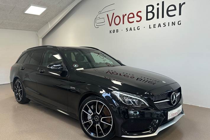 Sort Mercedes C43 fra 2016